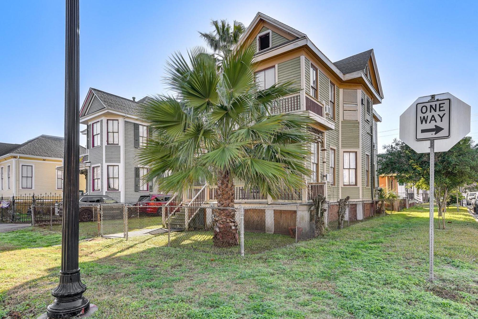 Coastal Galveston Studio About 1 Mi To Beach! Bagian luar foto